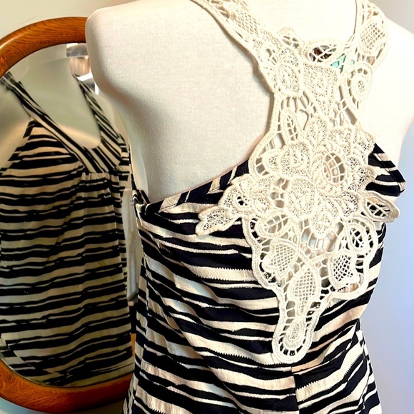 ⚠️4/$15⚠️Halter top with lace back - Picture 1 of 6